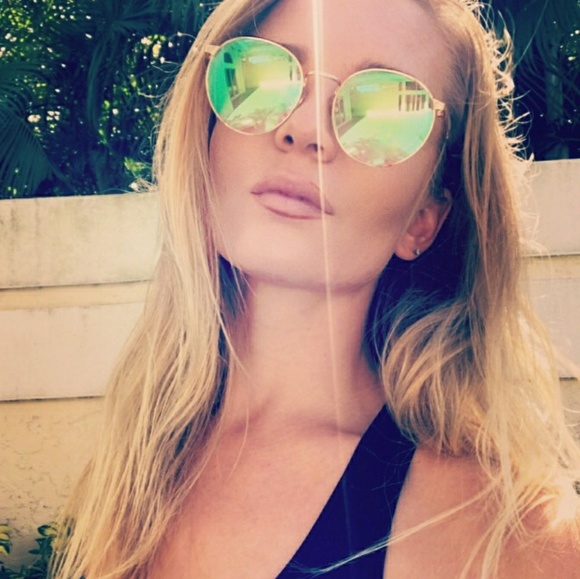 MEET THE POSHER! - Picture 3 of 4